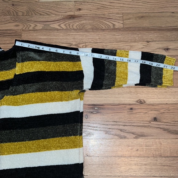Express Striped 3/4 Sleeve Sweater Size M - Picture 8 of 8